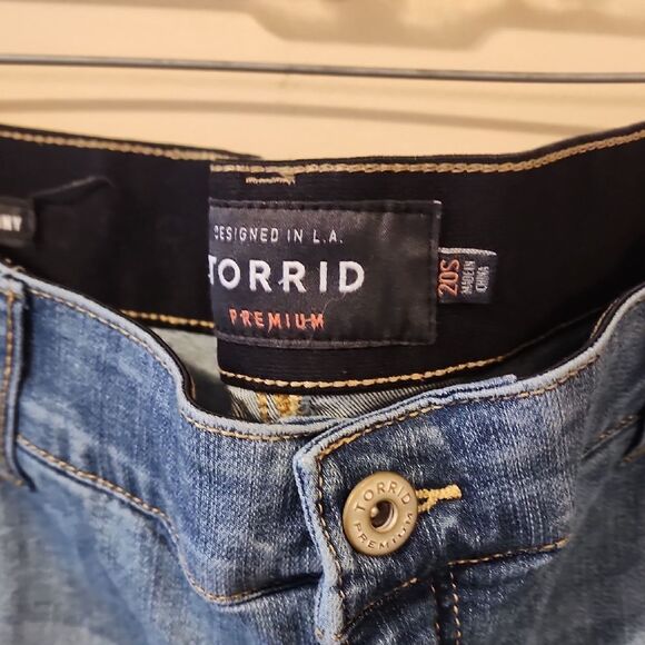 Torrid Distressed Denim Skinny Jeans Size 20S - Picture 2 of 3